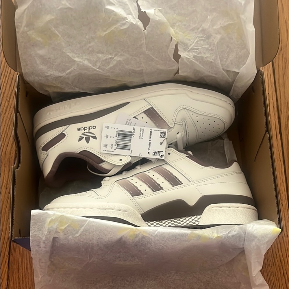 Adidas Forum Low CL shoes